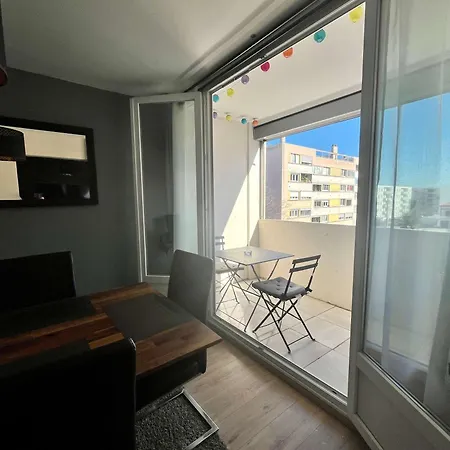 Ariane - 4-6p - Near Spacial Center & Metro Apartment