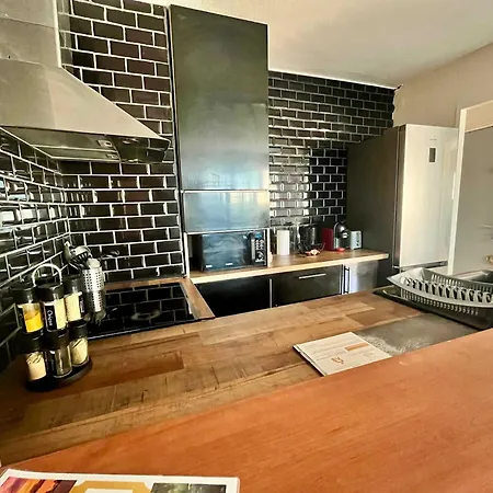 Ariane - 4-6p - Near Spacial Center & Metro Apartment